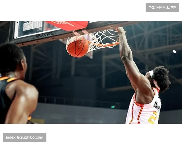 深圳王浩然成奇兵贡献22分 年轻球员成长丰富球队战术